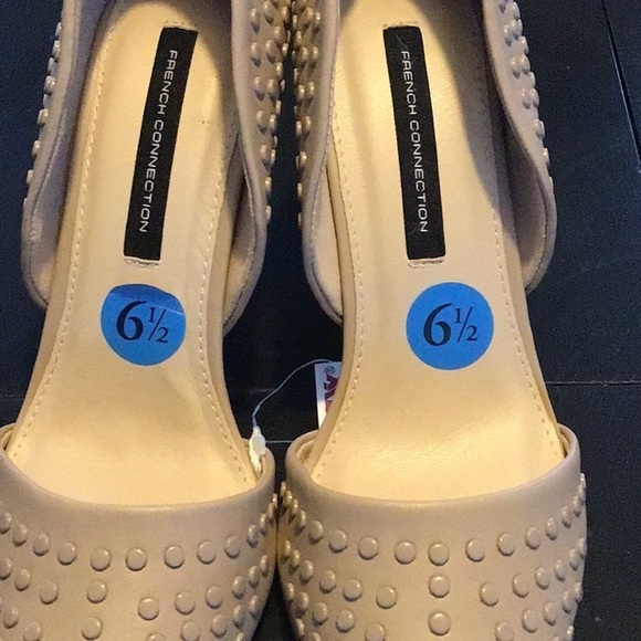 French Connection  Forever Studded Pump Ivory 3.5” heel. Size 6.5 NWT - Picture 5 of 5